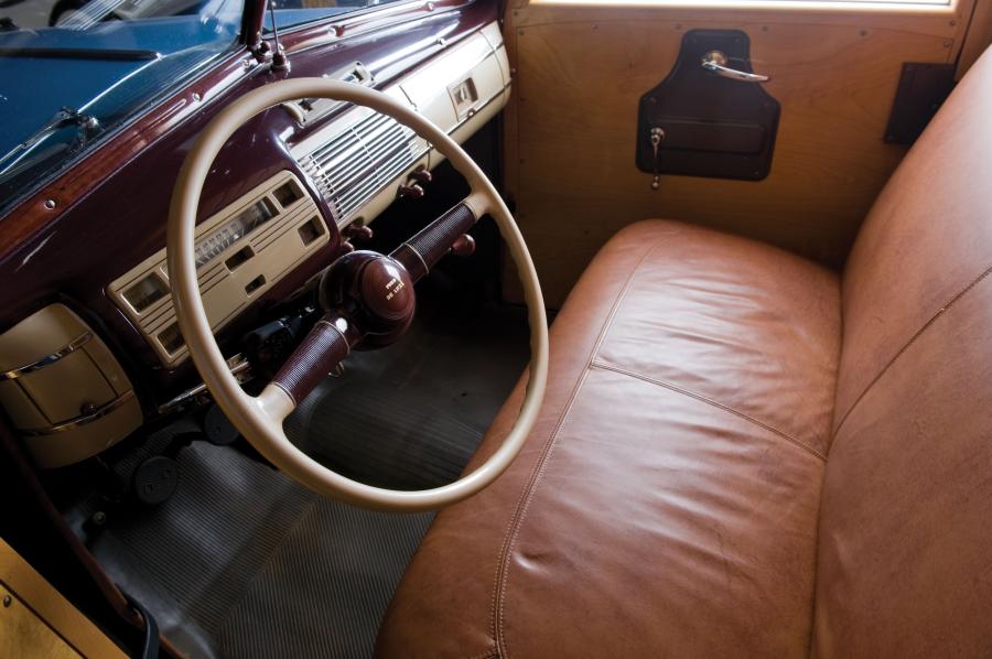  Ford DeLuxe Station Wagon 1940 года  (фото 32 из 36)